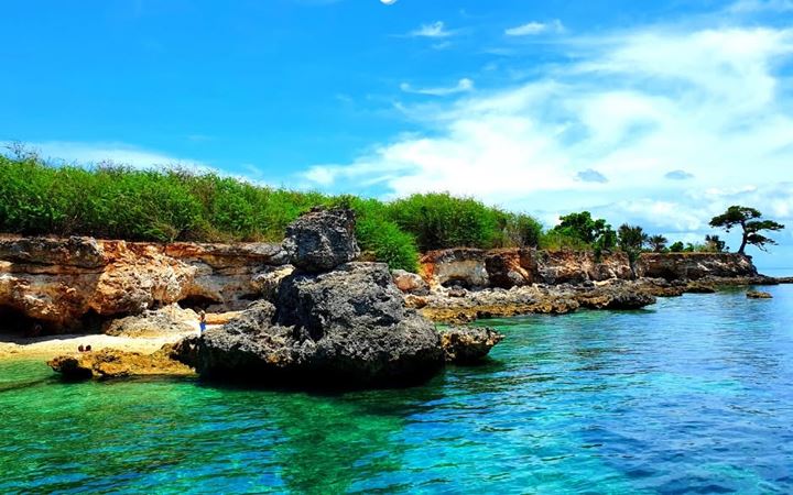 Sunong Bato rock formation in clear water