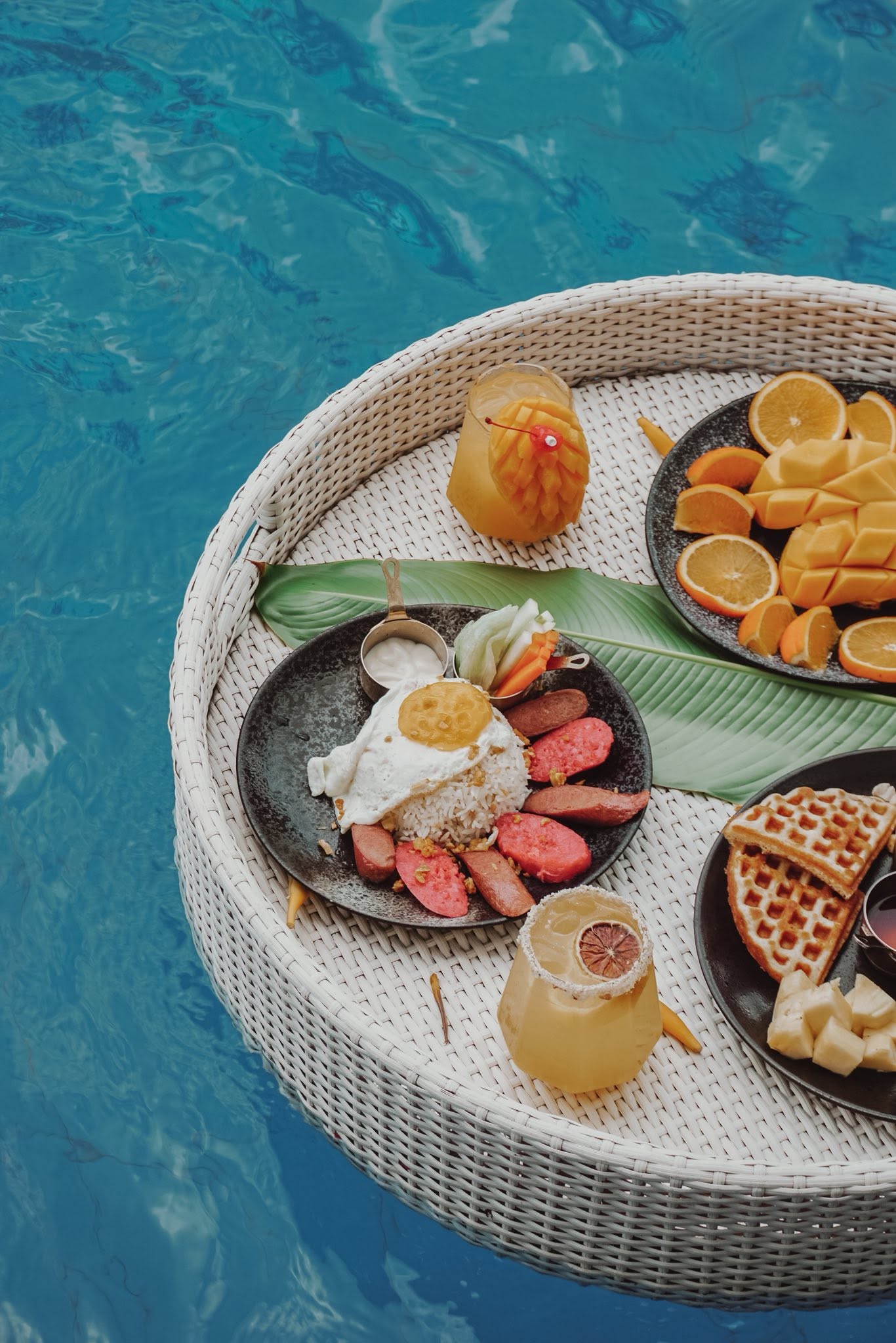 Close view of a floating breakfast tray