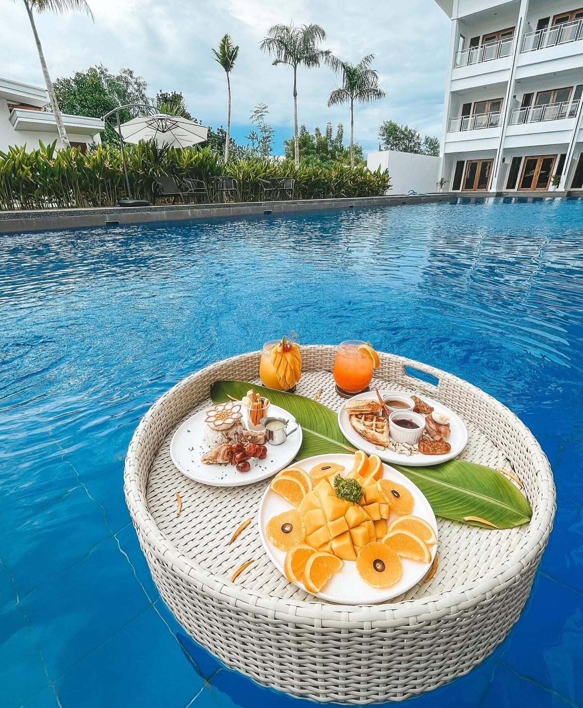 Floating breakfast tray on the pool